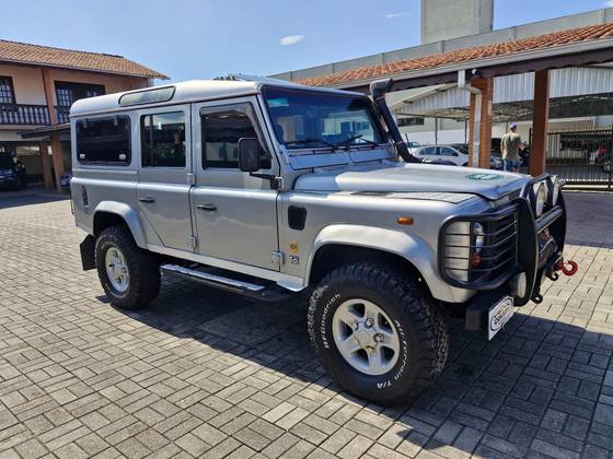 LAND ROVER DEFENDER 2.5 COUNTY SW 110 4X4 TURBO DIESEL 4P MANUAL